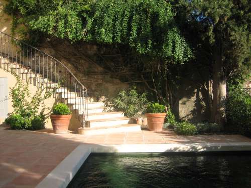 Jardin avec petite piscine